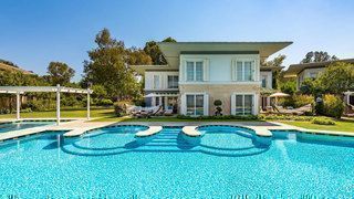 cornelia Раннее бронирование